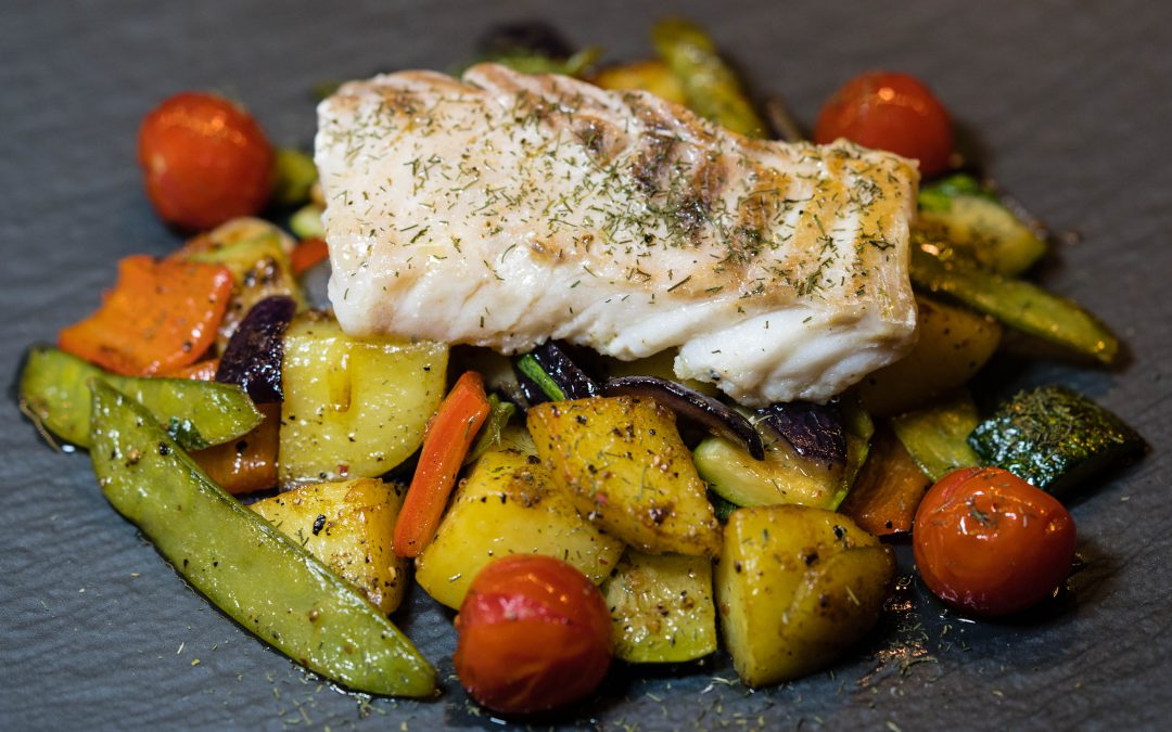 Presentación del bacalao con verduras.